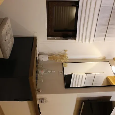 Vila Ajet *