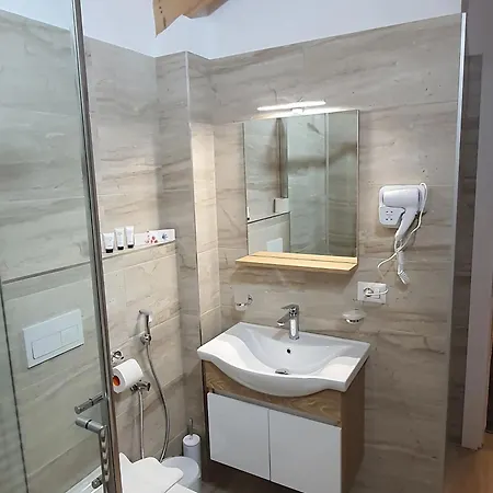 Ajet Guest house